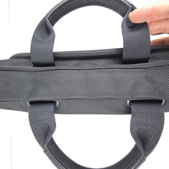 TUMI Padded 15' Laptop Briefcase Files Woven Nylon/ Leather Handles - Black - Picture 5 of 12